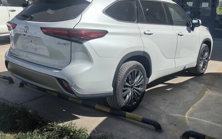 Toyota Highlander, 2025 год, 6 150 000 рублей, 8 фотография