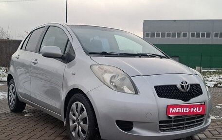 Toyota Yaris III рестайлинг, 2006 год, 669 000 рублей, 1 фотография