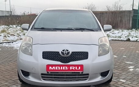 Toyota Yaris III рестайлинг, 2006 год, 669 000 рублей, 2 фотография