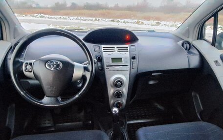 Toyota Yaris III рестайлинг, 2006 год, 669 000 рублей, 8 фотография
