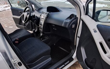 Toyota Yaris III рестайлинг, 2006 год, 669 000 рублей, 10 фотография