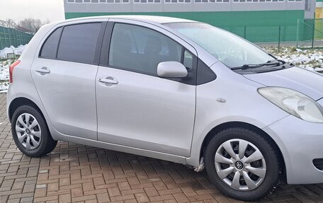 Toyota Yaris III рестайлинг, 2006 год, 669 000 рублей, 24 фотография