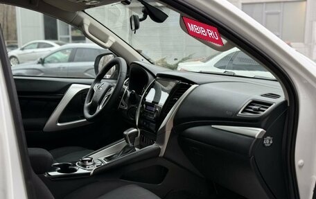 Mitsubishi Pajero Sport III рестайлинг, 2019 год, 3 200 000 рублей, 10 фотография