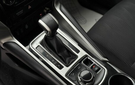 Mitsubishi Pajero Sport III рестайлинг, 2019 год, 3 200 000 рублей, 14 фотография