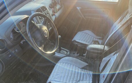 Toyota RAV4, 2005 год, 1 050 000 рублей, 13 фотография