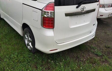 Toyota Noah III, 2012 год, 550 000 рублей, 3 фотография