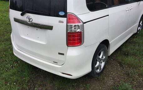 Toyota Noah III, 2012 год, 550 000 рублей, 4 фотография