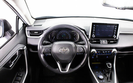 Toyota RAV4, 2020 год, 3 199 000 рублей, 10 фотография