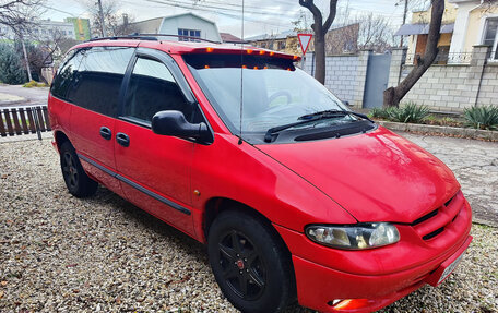 Chrysler Voyager III, 1998 год, 575 000 рублей, 2 фотография