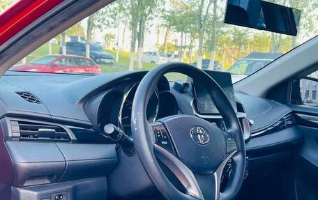 Toyota Yaris XP150 рестайлинг, 2022 год, 1 120 000 рублей, 10 фотография