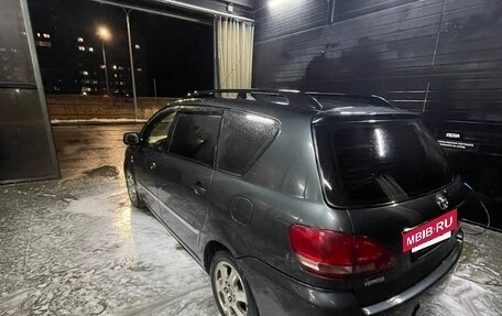 Toyota Avensis Verso I рестайлинг, 2003 год, 650 000 рублей, 8 фотография