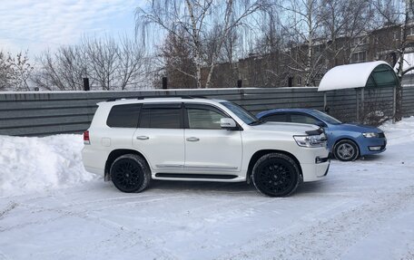 Toyota Land Cruiser 200, 2017 год, 6 640 000 рублей, 2 фотография