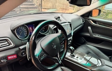 Maserati Ghibli, 2013 год, 2 970 000 рублей, 24 фотография