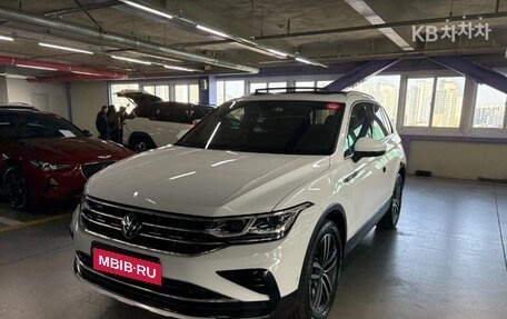 Volkswagen Tiguan II, 2024 год, 3 650 010 рублей, 2 фотография