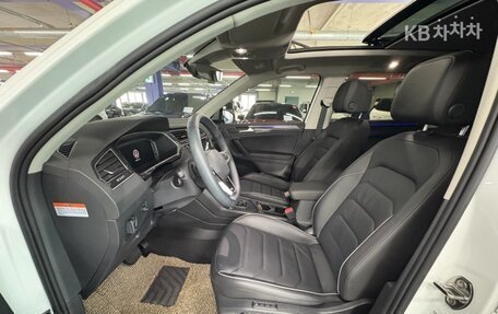 Volkswagen Tiguan II, 2024 год, 3 650 010 рублей, 10 фотография