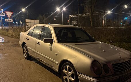 Mercedes-Benz E-Класс, 1997 год, 100 000 рублей, 3 фотография