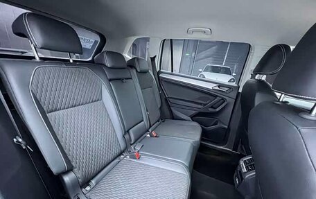 Volkswagen Tiguan II, 2021 год, 2 190 000 рублей, 17 фотография