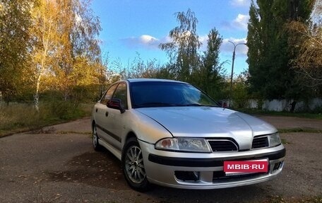 Mitsubishi Carisma I, 2000 год, 140 000 рублей, 1 фотография