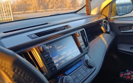 Toyota RAV4, 2017 год, 2 800 000 рублей, 6 фотография