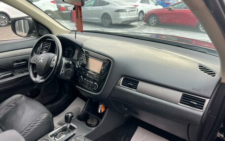 Mitsubishi Outlander III рестайлинг 3, 2014 год, 1 949 000 рублей, 13 фотография