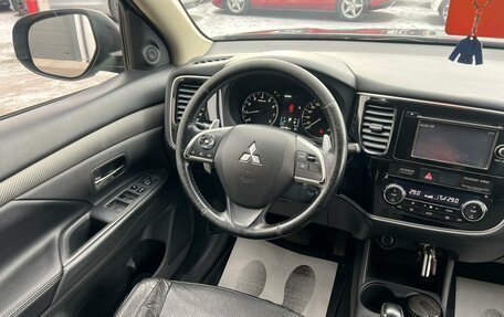 Mitsubishi Outlander III рестайлинг 3, 2014 год, 1 949 000 рублей, 14 фотография