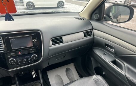 Mitsubishi Outlander III рестайлинг 3, 2014 год, 1 949 000 рублей, 15 фотография