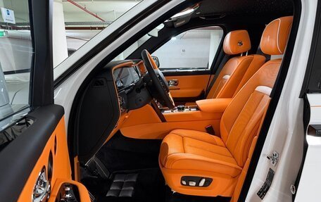 Rolls-Royce Cullinan, 2025 год, 72 000 000 рублей, 10 фотография