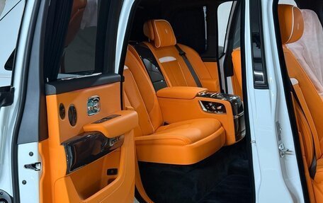 Rolls-Royce Cullinan, 2025 год, 72 000 000 рублей, 21 фотография