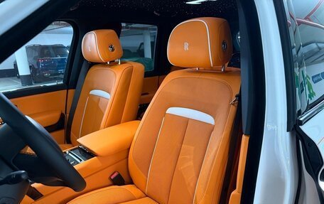 Rolls-Royce Cullinan, 2025 год, 72 000 000 рублей, 14 фотография