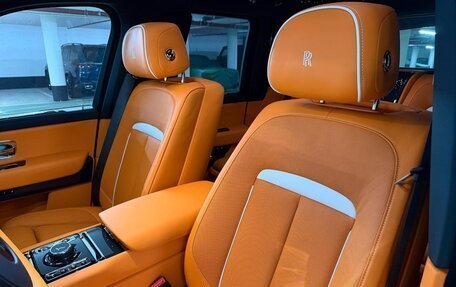 Rolls-Royce Cullinan, 2025 год, 72 000 000 рублей, 16 фотография