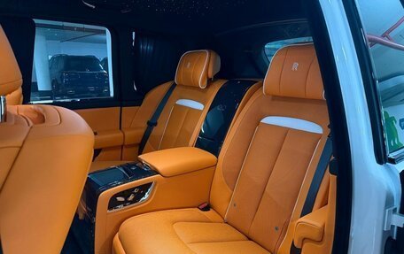 Rolls-Royce Cullinan, 2025 год, 72 000 000 рублей, 18 фотография