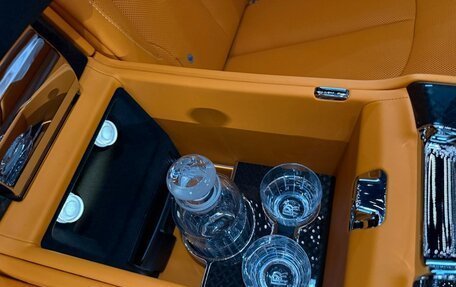 Rolls-Royce Cullinan, 2025 год, 72 000 000 рублей, 22 фотография