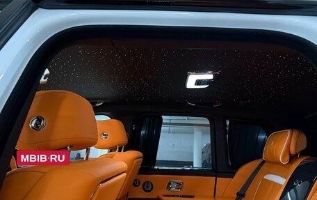 Rolls-Royce Cullinan, 2025 год, 72 000 000 рублей, 17 фотография