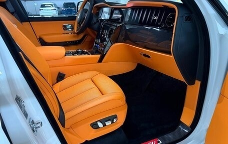 Rolls-Royce Cullinan, 2025 год, 72 000 000 рублей, 15 фотография