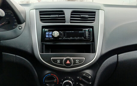 Hyundai Solaris II рестайлинг, 2013 год, 870 000 рублей, 19 фотография