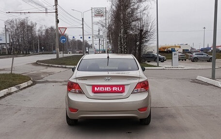 Hyundai Solaris II рестайлинг, 2013 год, 870 000 рублей, 10 фотография