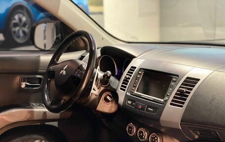 Mitsubishi Outlander III рестайлинг 3, 2011 год, 1 155 000 рублей, 13 фотография