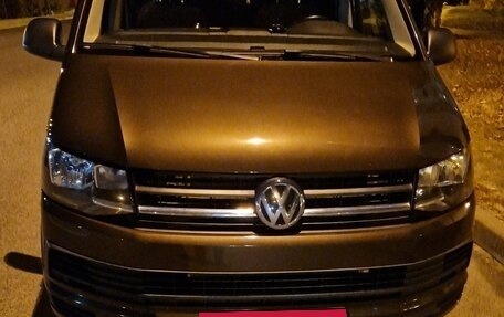 Volkswagen Multivan T6 рестайлинг, 2019 год, 3 800 000 рублей, 3 фотография