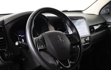 Mitsubishi Outlander III рестайлинг 3, 2021 год, 2 499 990 рублей, 9 фотография