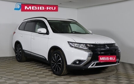 Mitsubishi Outlander III рестайлинг 3, 2021 год, 2 499 990 рублей, 3 фотография