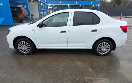 Renault Logan II, 2018 год, 650 000 рублей, 2 фотография