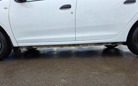 Renault Logan II, 2018 год, 650 000 рублей, 6 фотография