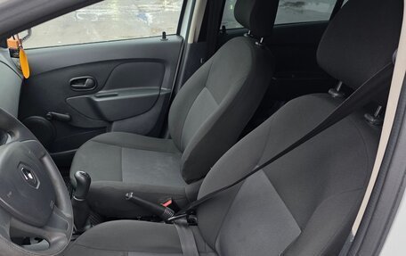 Renault Logan II, 2018 год, 650 000 рублей, 9 фотография