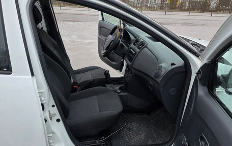 Renault Logan II, 2018 год, 650 000 рублей, 12 фотография