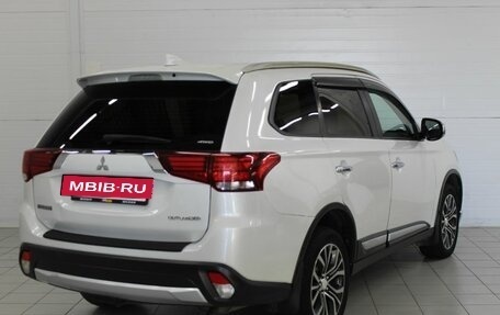 Mitsubishi Outlander III рестайлинг 3, 2016 год, 1 775 000 рублей, 6 фотография