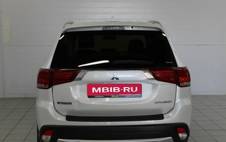 Mitsubishi Outlander III рестайлинг 3, 2016 год, 1 775 000 рублей, 7 фотография