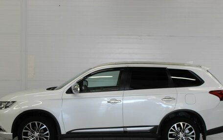 Mitsubishi Outlander III рестайлинг 3, 2016 год, 1 775 000 рублей, 9 фотография