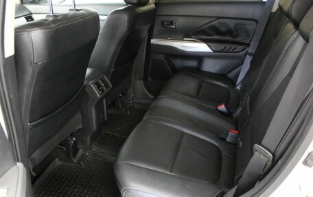 Mitsubishi Outlander III рестайлинг 3, 2016 год, 1 775 000 рублей, 14 фотография