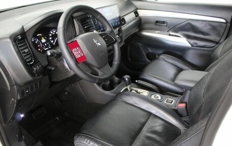 Mitsubishi Outlander III рестайлинг 3, 2016 год, 1 775 000 рублей, 18 фотография