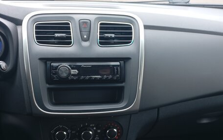 Renault Logan II, 2018 год, 820 000 рублей, 11 фотография